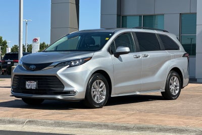2024 Toyota Sienna XLE 8 Passenger