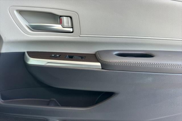 2024 Toyota Sienna XLE 8 Passenger
