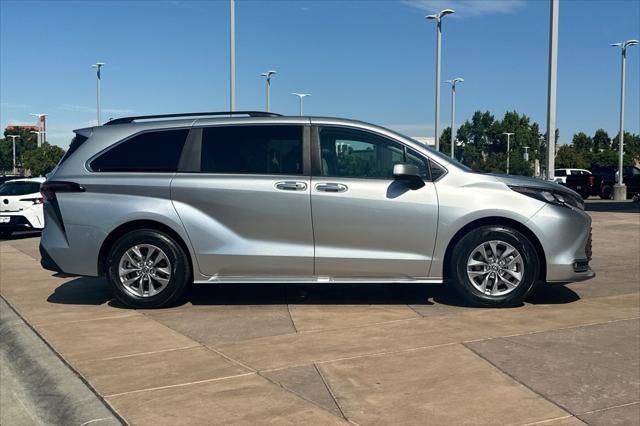 2024 Toyota Sienna XLE 8 Passenger