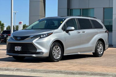 2024 Toyota Sienna XLE 8 Passenger