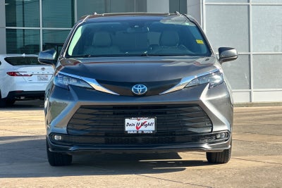 2025 Toyota Sienna XLE 8 Passenger