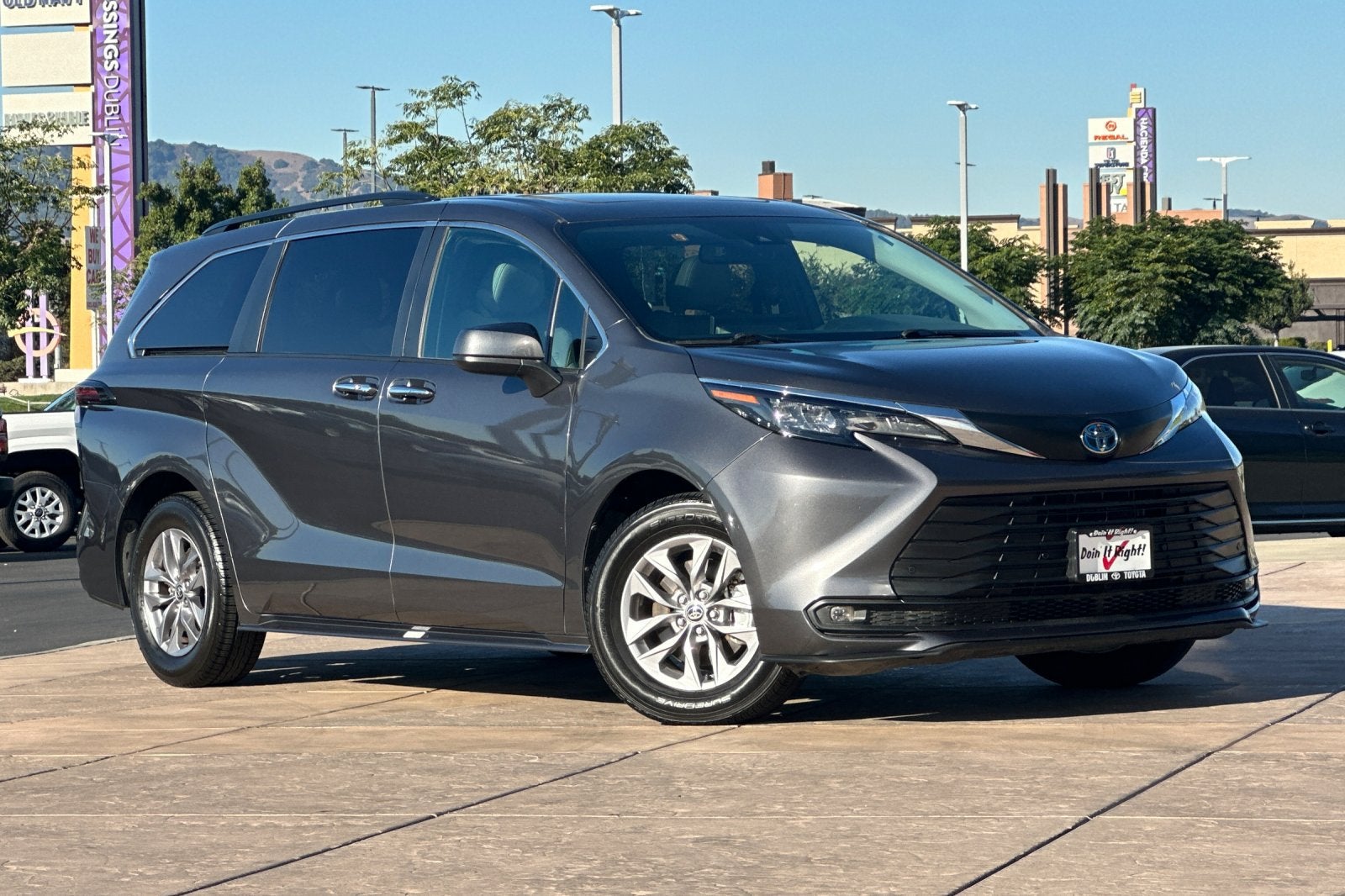 2025 Toyota Sienna XLE 8 Passenger