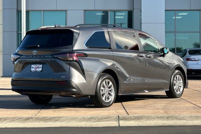 2025 Toyota Sienna XLE 8 Passenger