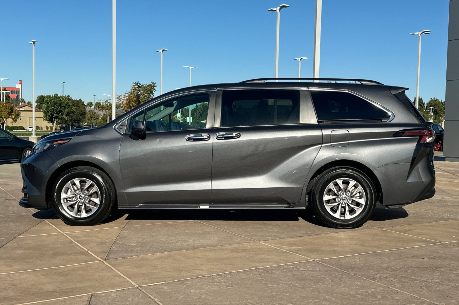 2025 Toyota Sienna XLE 8 Passenger