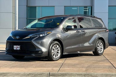 2025 Toyota Sienna XLE 8 Passenger