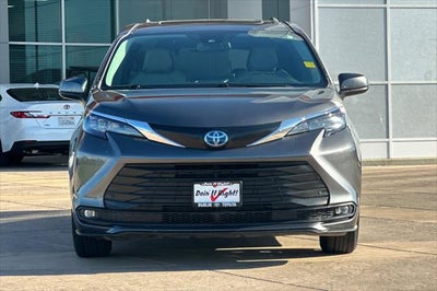 2025 Toyota Sienna XLE 8 Passenger