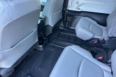 2025 Toyota Sienna XLE 8 Passenger