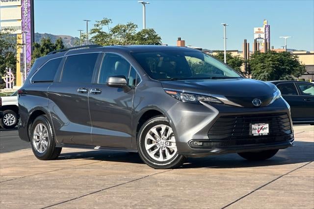 2025 Toyota Sienna XLE 8 Passenger