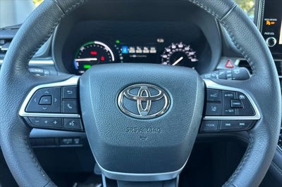 2025 Toyota Sienna XLE 8 Passenger
