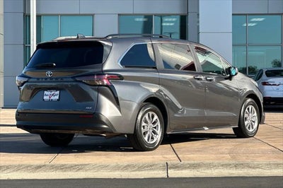 2025 Toyota Sienna XLE 8 Passenger