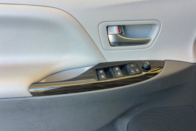 2020 Toyota Sienna XLE 8 Passenger