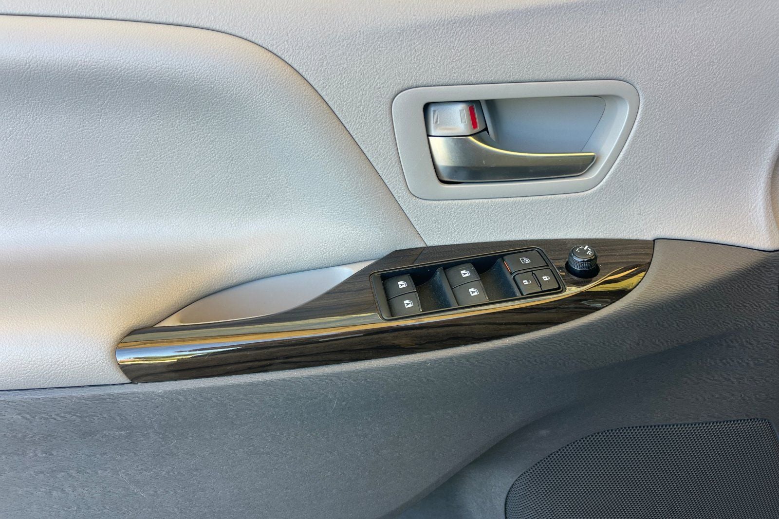 2020 Toyota Sienna XLE 8 Passenger