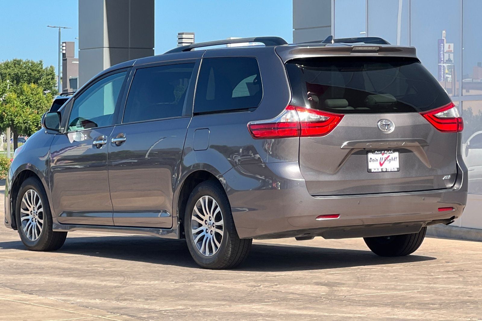 2020 Toyota Sienna XLE 8 Passenger