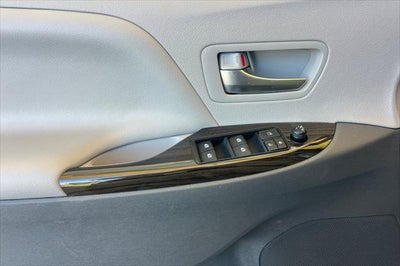 2020 Toyota Sienna XLE 8 Passenger