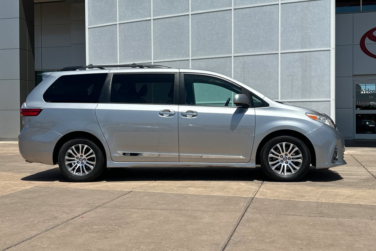 2018 Toyota Sienna XLE 8 Passenger