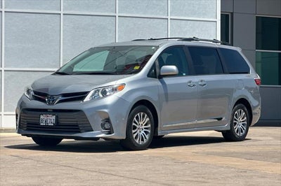 2018 Toyota Sienna XLE 8 Passenger