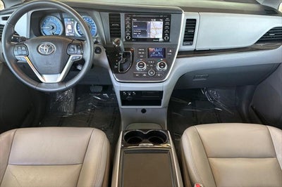 2018 Toyota Sienna XLE 8 Passenger