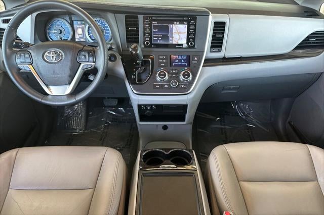 2018 Toyota Sienna XLE 8 Passenger