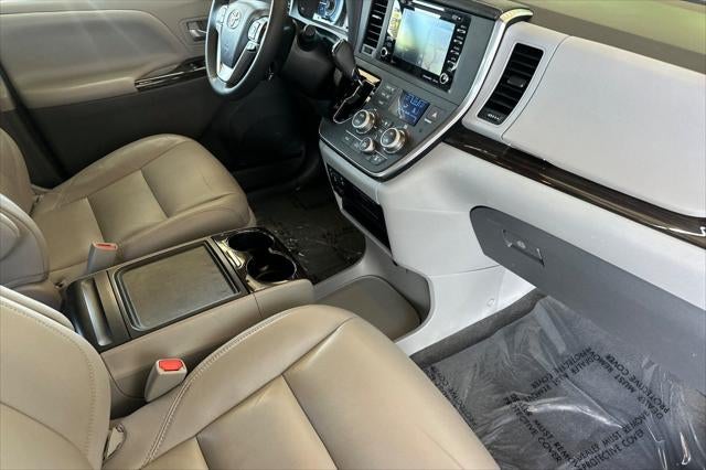 2018 Toyota Sienna XLE 8 Passenger