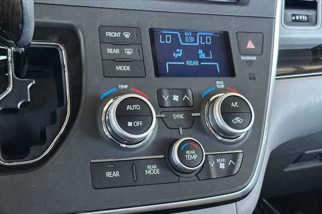 2018 Toyota Sienna XLE 8 Passenger