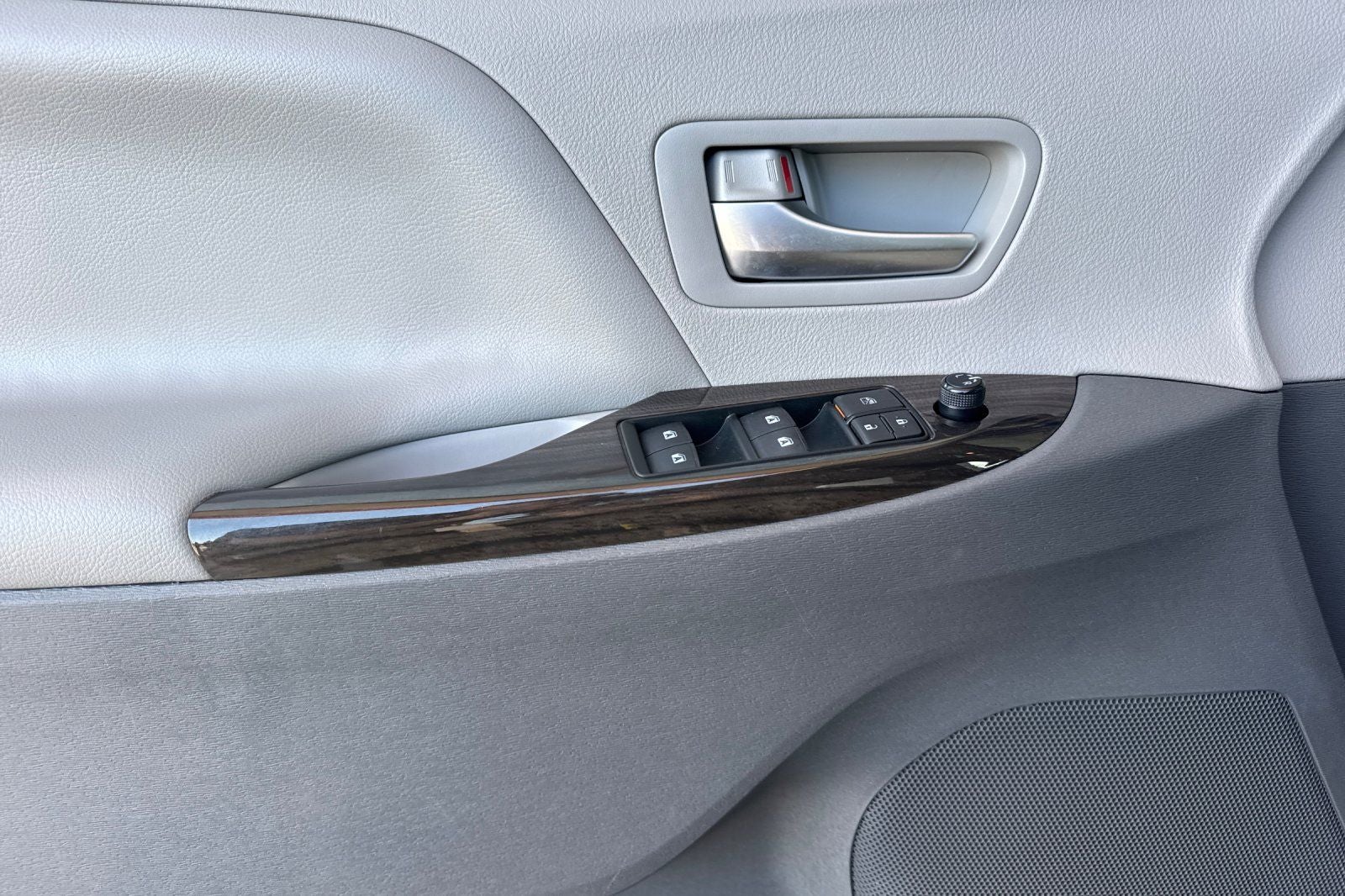 2019 Toyota Sienna XLE 8 Passenger