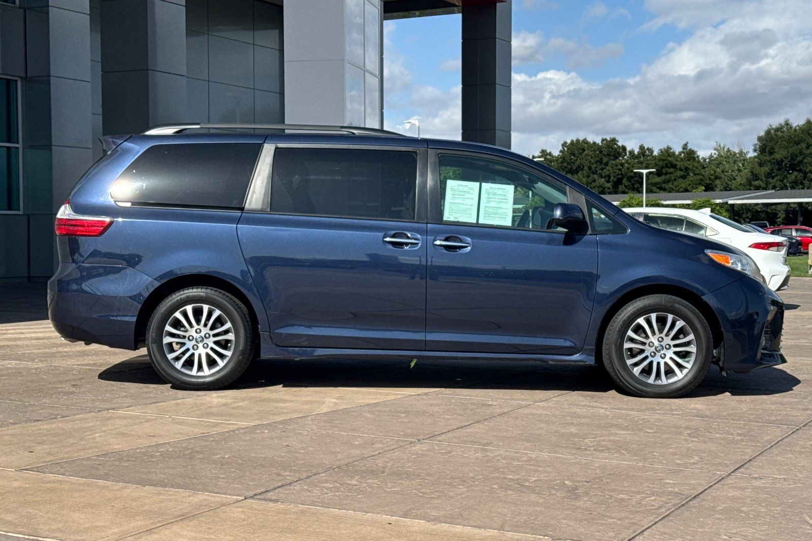 2019 Toyota Sienna XLE 8 Passenger