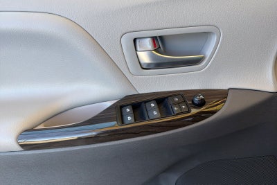 2018 Toyota Sienna XLE 8 Passenger