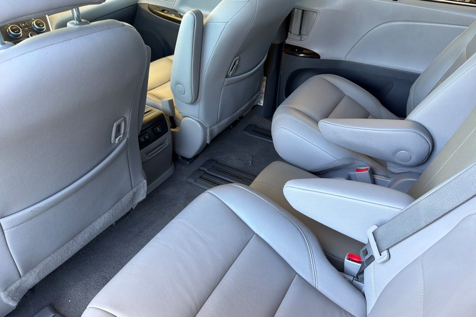 2018 Toyota Sienna XLE 8 Passenger