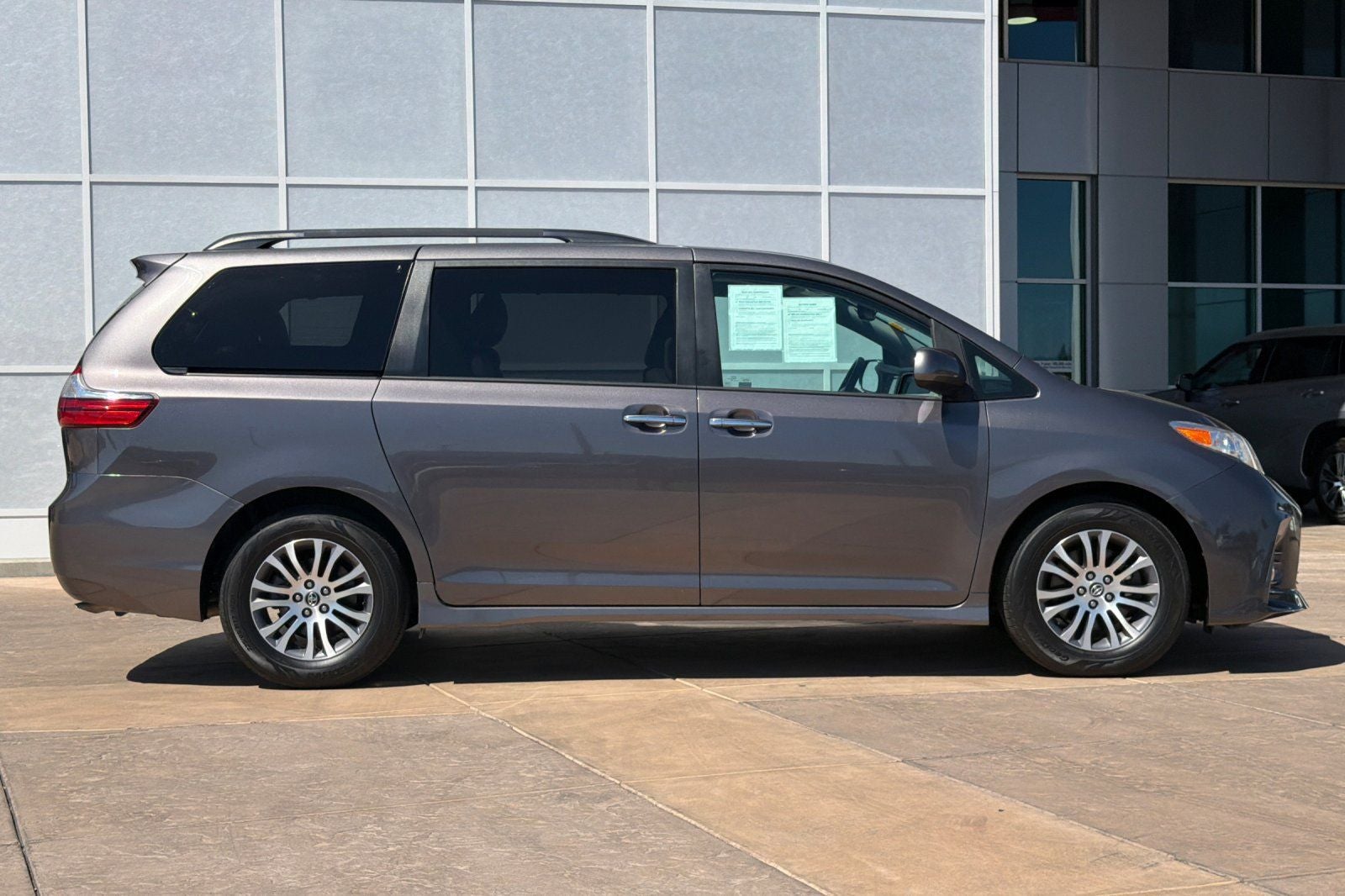 2018 Toyota Sienna XLE 8 Passenger