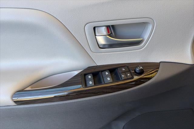 2018 Toyota Sienna XLE 8 Passenger