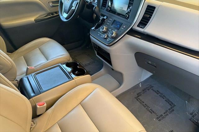 2018 Toyota Sienna XLE 8 Passenger