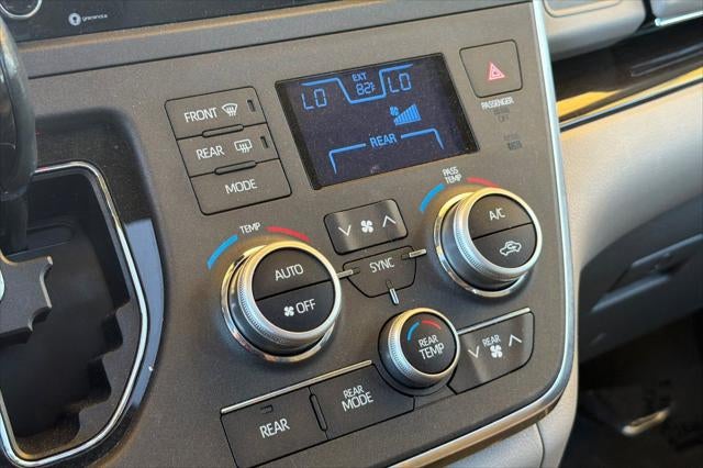 2018 Toyota Sienna XLE 8 Passenger
