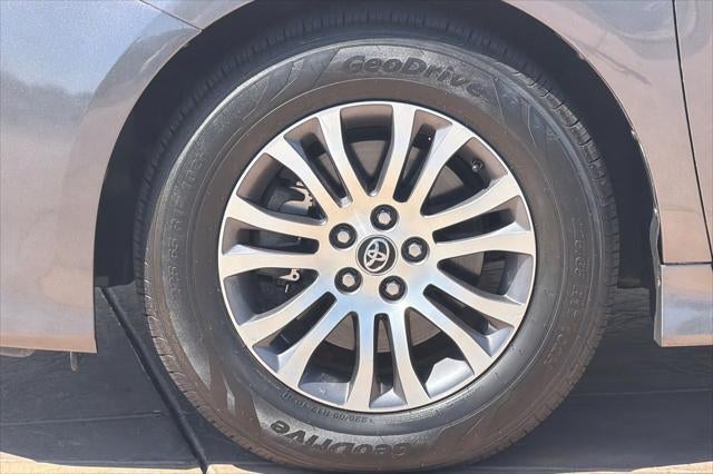 2018 Toyota Sienna XLE 8 Passenger