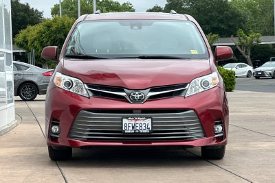 2018 Toyota Sienna XLE 8 Passenger