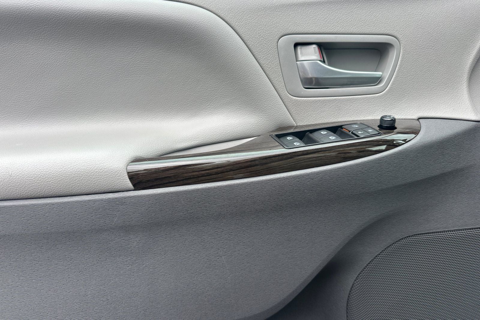 2018 Toyota Sienna XLE 8 Passenger