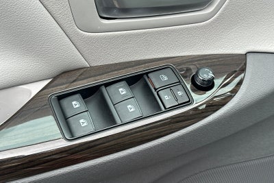 2018 Toyota Sienna XLE 8 Passenger