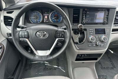 2018 Toyota Sienna XLE 8 Passenger