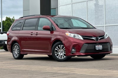 2018 Toyota Sienna XLE 8 Passenger