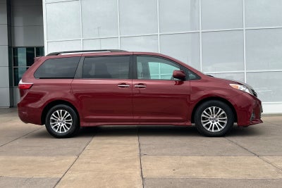 2018 Toyota Sienna XLE 8 Passenger