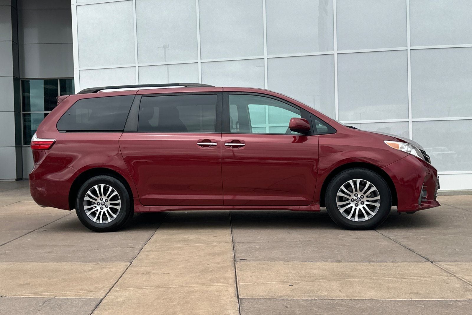 2018 Toyota Sienna XLE 8 Passenger
