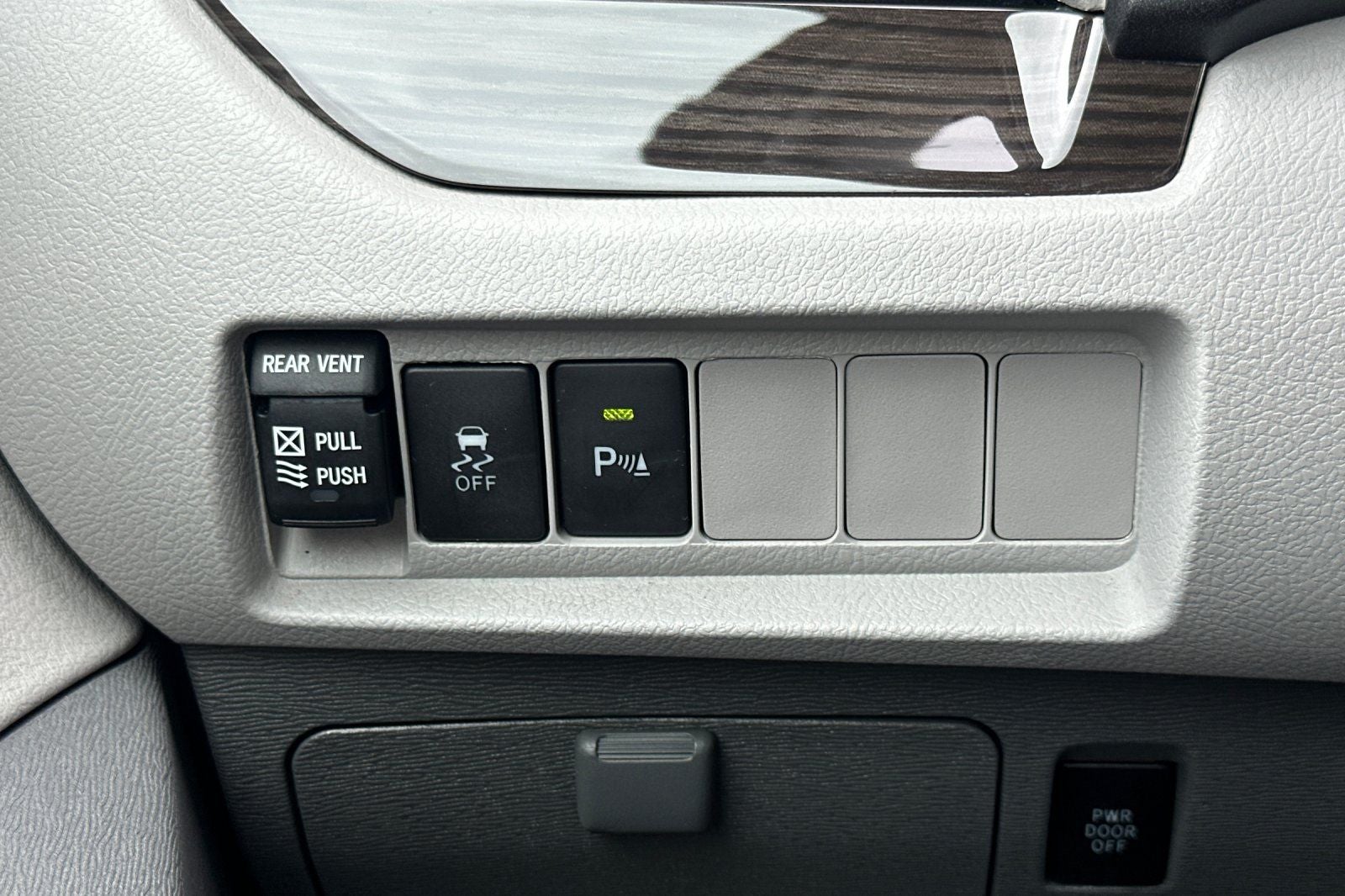 2018 Toyota Sienna XLE 8 Passenger
