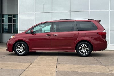 2018 Toyota Sienna XLE 8 Passenger