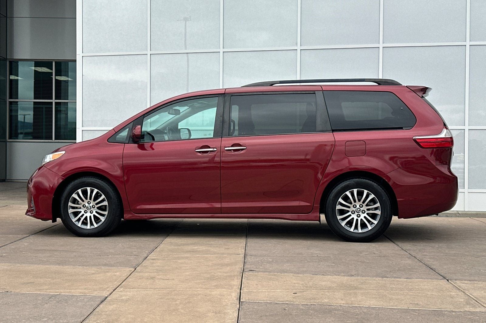 2018 Toyota Sienna XLE 8 Passenger