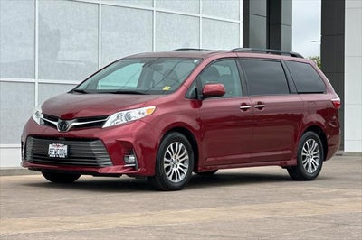 2018 Toyota Sienna XLE 8 Passenger