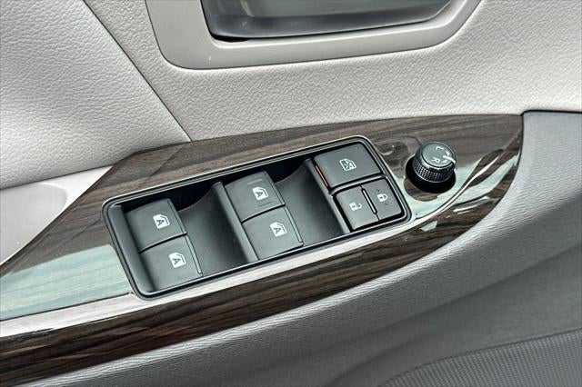 2018 Toyota Sienna XLE 8 Passenger