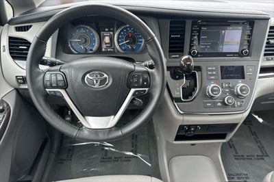 2018 Toyota Sienna XLE 8 Passenger