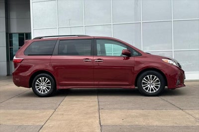 2018 Toyota Sienna XLE 8 Passenger