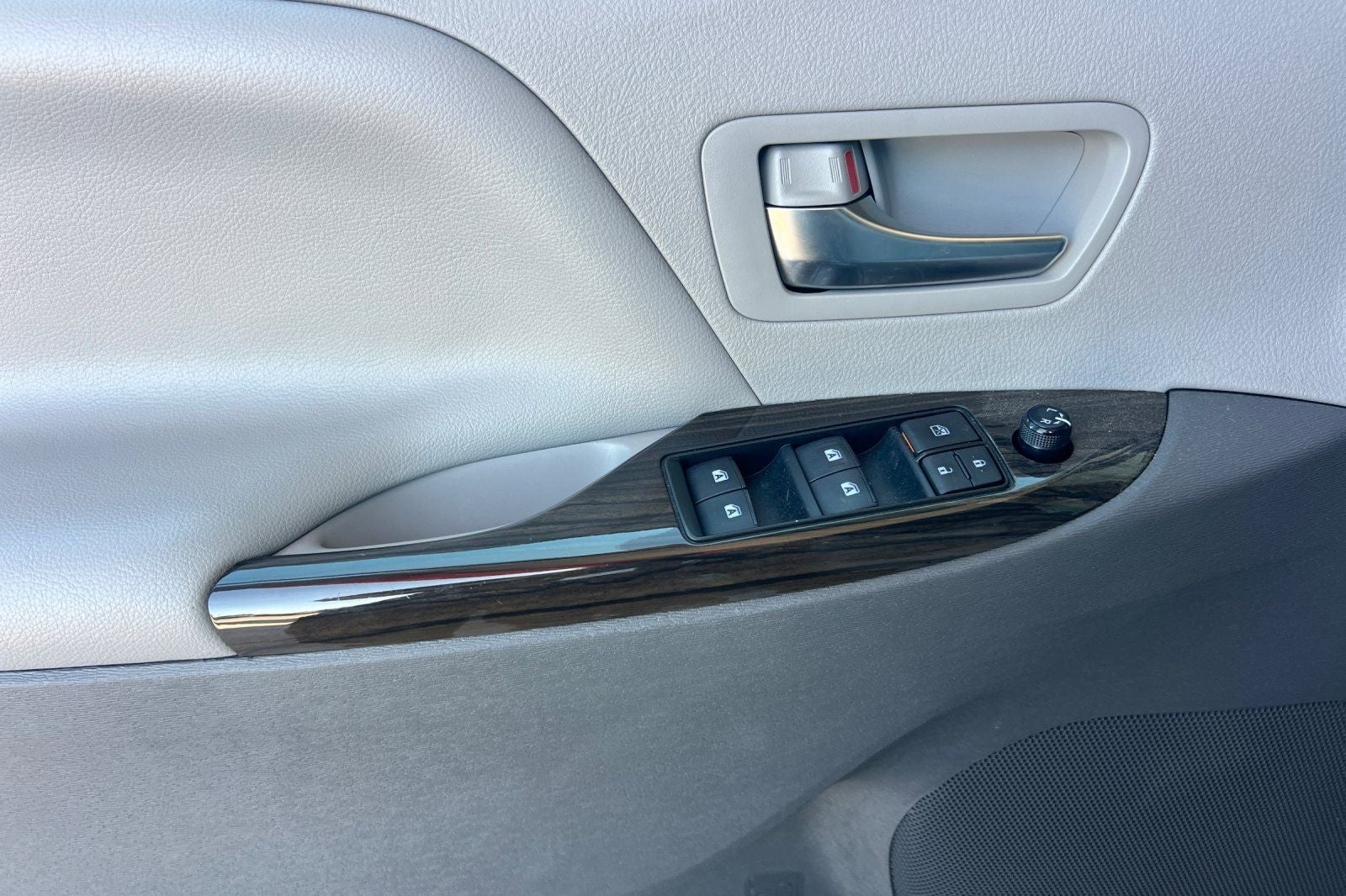 2020 Toyota Sienna XLE 8 Passenger