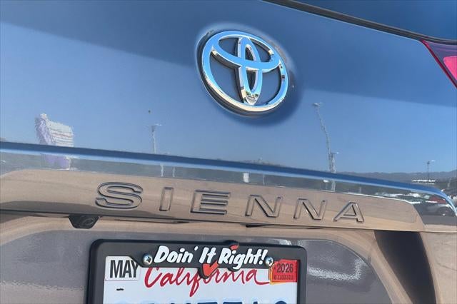 2020 Toyota Sienna XLE 8 Passenger