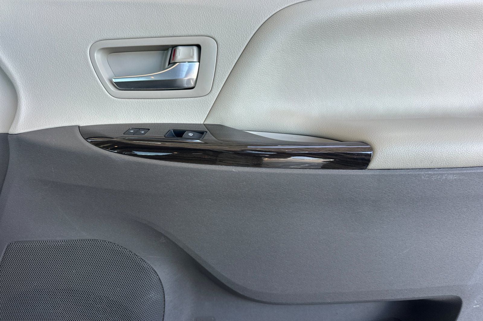 2020 Toyota Sienna XLE 8 Passenger
